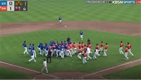 ▲韓國職棒大亂鬥。（圖／截自韓國媒體）