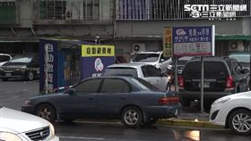 嘟嘟房遭台北市議員李新踢爆，在北市有43處，未取得營業登記許可，等同違法經營。