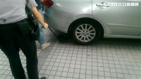 警方進行可疑爆裂物模擬演練。（圖／翻攝畫面）