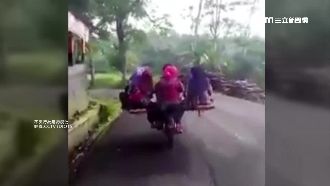 機車坐好坐滿載9人　直擊超狂改裝車