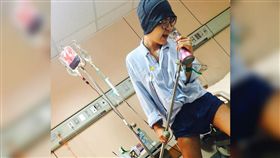 抗癌,正妹,施柏薇,K歌,點滴架,淋巴癌,病痛,去逝 圖／翻攝自施柏薇臉書　https://goo.gl/vAYTQM