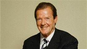 英國資深影星羅傑摩爾（Roger Moore）（圖／翻攝自推特）
