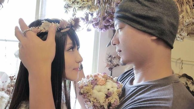 抗癌正妹離世！老公每天發文與妻對話
