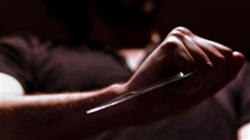 持刀 威脅 恐嚇 男人 刀子
https://www.flickr.com/photos/mrseb/5360541820/