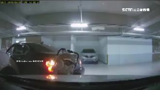 倒車失控撞嬰兒車　女三寶移車又撞上