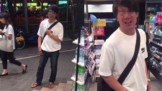 襲臀遭圍剿　見警扯「她屁股摸我手」