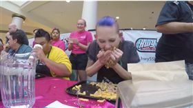 大胃王，莫利‧斯凱勒，Molly Schuyler，漢堡（圖／翻攝自YouTube）