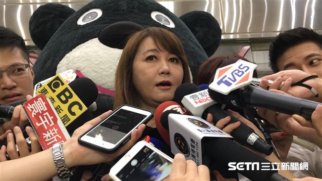 曾槓上蔡壁如！簡余晏請辭觀傳局長