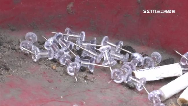 台中怪男鐵釘撒滿路　害騎士路過爆胎