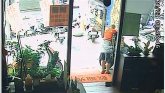 精障男裝瞎撬車偷包　被逮辯：找菸抽