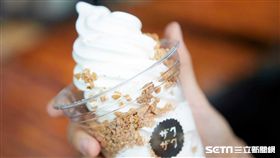 ZAKUZAKU限定版北海道牛乳霜淇淋。（圖／ZAKUZAKU提供）