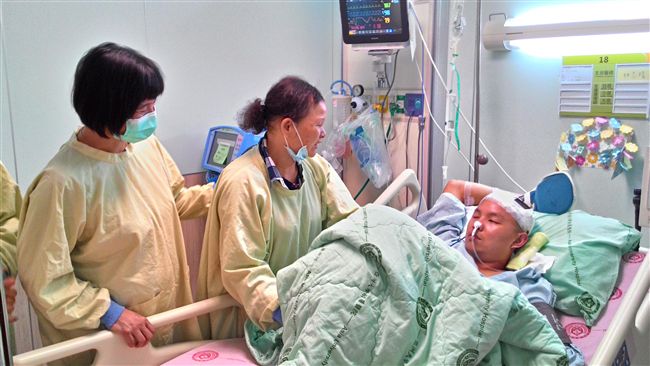 媽祖保佑！遭酒駕撞昏清潔員甦醒了