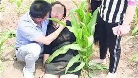 錄影,自保,付興川,暈倒,大陸,四川　圖／翻攝自微博