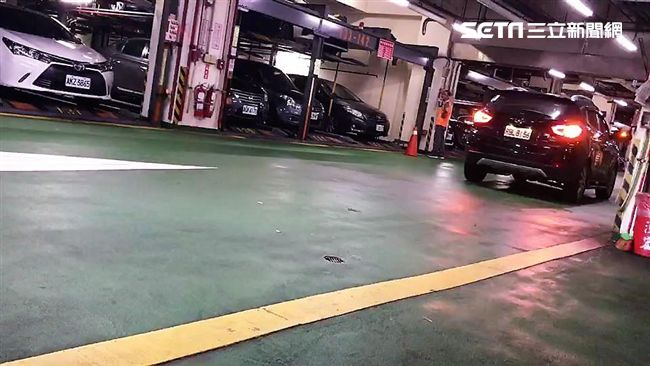 人在車內升降機已動　女怒控業者失職