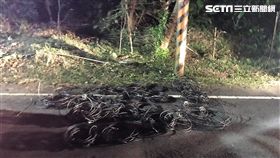 陳男為求三餐溫飽，遂持破壞剪及爬釘竊取住家附近的電纜，造成台電損失慘重，警方循線通知他到案說明（翻攝畫面）