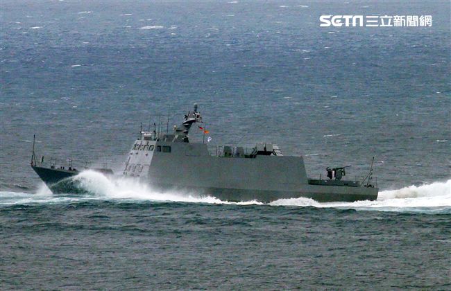 國軍「漢光33號」演習，三軍聯合反登陸作戰操演（25）日於澎湖登場，聯合兵、火力、區分空中應援、泊地攻擊、反舟波射擊、坐灘現火殲及防護射擊，以遂行反登陸作戰操演。（記者邱榮吉/攝影）