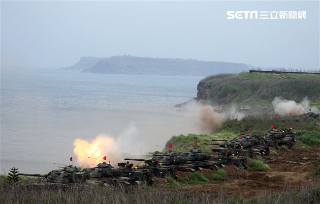 戰車連M60A3防護射擊。（記者邱榮吉/攝影）