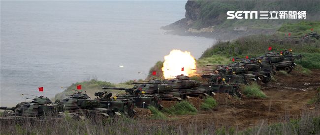 戰車連M60A3防護射擊。（記者邱榮吉/攝影）