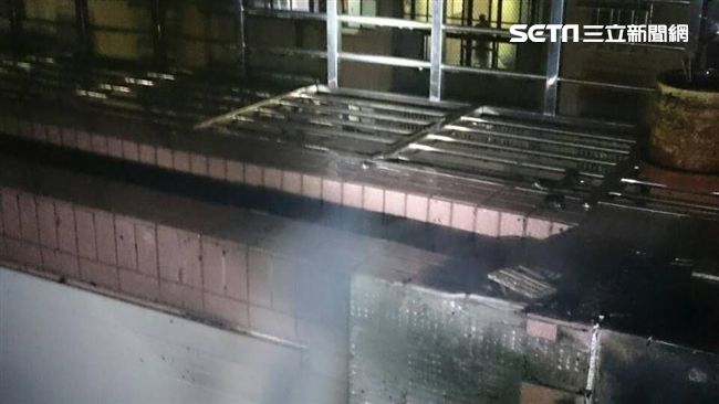 新莊住宅陽台起火　疑遶境沖天炮釀禍