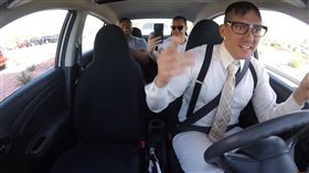 16:9裁圖
「我蠻喜歡rap的！」UBER宅宅司機開口乘客嗨翻天
圖／翻攝自Ollie B YouTube
https://www.youtube.com/watch?v=IXer2jSPFWo