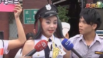 法拉利姐端午節狂舞　捧雄黃酒現原形