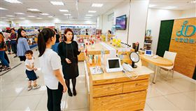 商業周刊1541期,為了搶攻年輕消費者，佐登今年5 月轉進寶雅，單堂療程打3 折吸引小資族。（攝影／商業周刊陳宗怡）