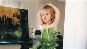 土耳其,名模,花草,洋裝,Stefani（圖／翻攝自seasunstefani IG）