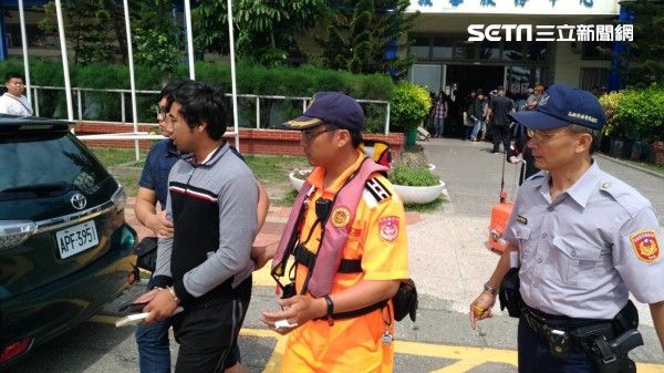 「三條通」搭船出遊　警甕中捉鱉抓人