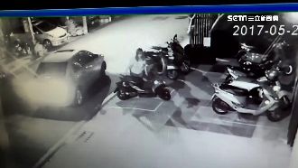 機車停路邊遭撞　車主報警揪肇逃駕駛