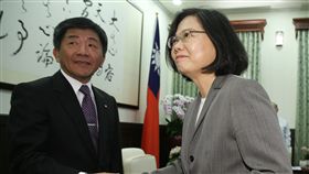 陳時中、蔡英文(圖/中央社)