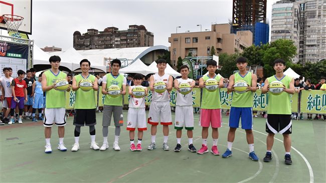 純喫茶鬥牛霸首場預賽　板橋熱情開打