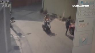 假問路真性騷！阿伯騎車狂貼女大生