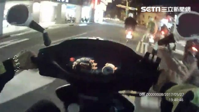 大膽毒蟲警方面前違規　被逮還想逃跑