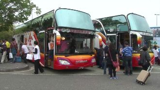 遊覽車掛「雙駕駛」遭開單　司機怒了