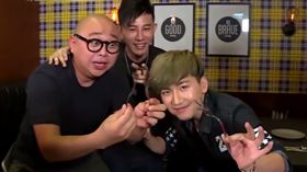  蔡威澤香港街頭魔術 圖／翻攝自YouTube