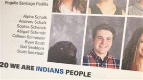 ▲拉布拉多Alpha的照片就在主人AJ Schalk左邊。（圖／翻攝自Diana Bloom推特）