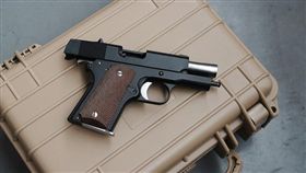 -槍-手槍-▲圖／攝影者MIKI Yoshihito, flickr CC License-https://www.flickr.com/photos/mujitra/28029337865/