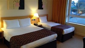 飯店  客房
https://www.flickr.com/photos/smemon/16277759311/in/photolist-qNpLJB-fskSXs-ovWyGn-73wHQy-8HqiYp-8M1W2U-ps2Cps-cssbYo-C23Tt-eLtqnd-UQ163J-bNGCu-dNLmRK-8HsVuN-7aQj2M-bdR942-5WGZfp-bo8Lds-6Efirc-