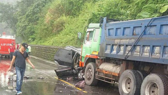台七線車禍！砂石車撞轎車三人重傷