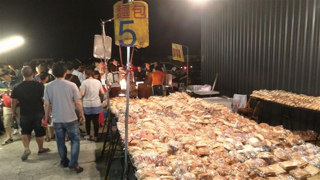 誤會！夜市麵包安心吃　成本算給你聽