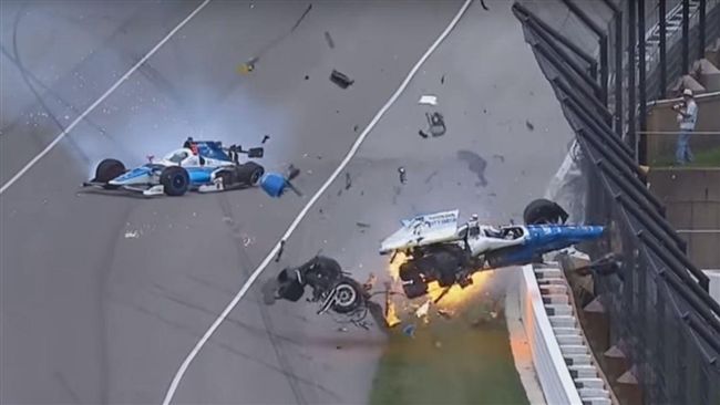 驚！美賽車發生車禍　車騰空飛還冒火