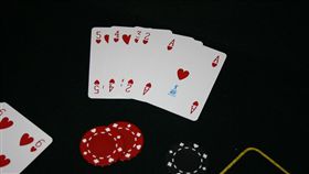 撲克牌　賭博　
https://www.flickr.com/photos/fotoraffo/3146380465/in/photolist-5N32i4-aJMWGe-9G3vB-anFWT2-aFmLaK-NrpNF-58FFit-58FF2z-9FU1p-J9dik-cuYCb-9FY1W-5N32gF-5N329v-cuYtV-58Ko4w-6mKLxh-9G5fo-9txKt-sKxE
