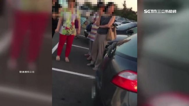 連假出遊搶車位　他竟出奧步移走重機