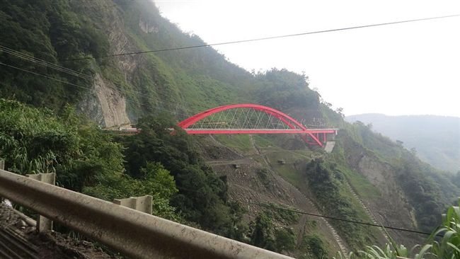 駕駛注意！阿里山公路單線雙向通行