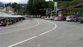 蘇花路斷大塞車 梨山台8線順暢（2）
蘇花公路坍方中斷，連假車潮改走南迴公路或台8線轉
台14甲線，造成這些路段大塞車，台中市警察局和平分
局30日說，台8線梨山路段交通順暢，梨山賓館前車輛
不多。
（和平分局提供）
中央社記者郝雪卿傳真 106年5月30日