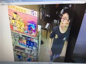  監視器拍下詹男身影。（圖／翻攝畫面）