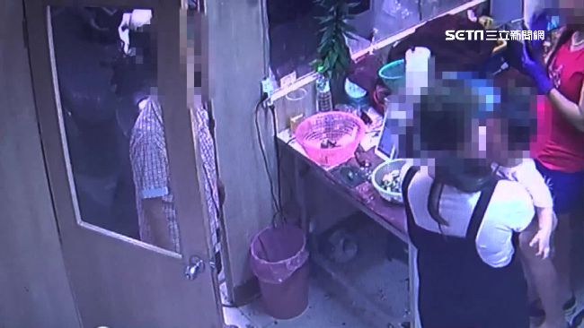 為了停車問題　親戚鬧翻甩門罵三字經
