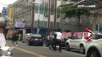 助陣假車禍詐財不成　拐杖男反遭痛毆