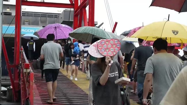 麗娜輪船位難求　民眾排到一肚子氣