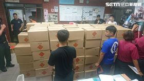 淡水清水祖師廟遶境活動熱烈展開，新北市消防局接獲檢舉，一舉查獲近1噸的爆竹煙火，訊後依相關規定開罰6萬至30萬元（翻攝畫面）